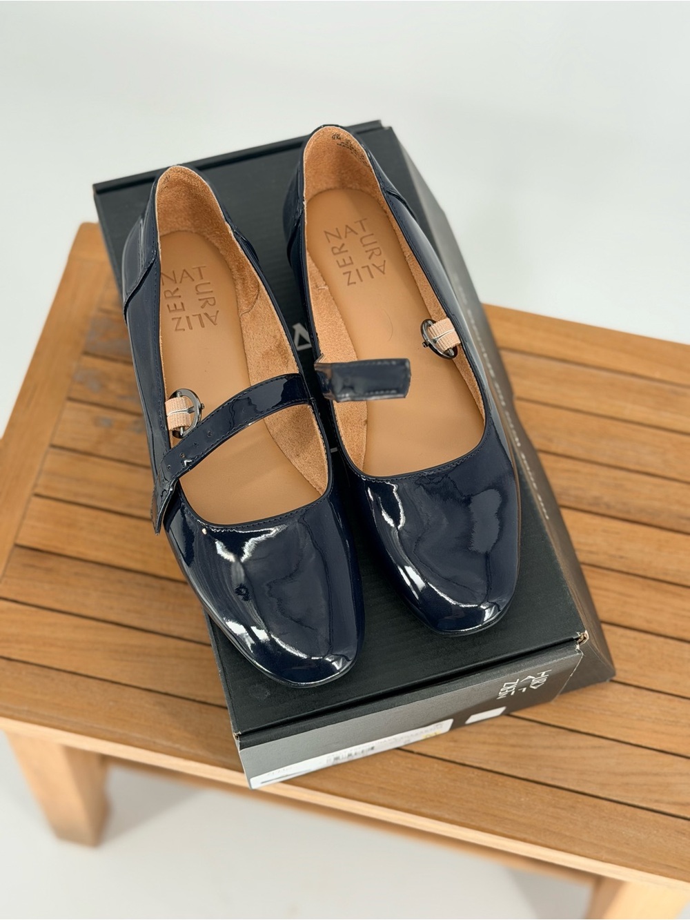 New Naturalizer Women's Navy Patent Mary Jane Flats size 6M